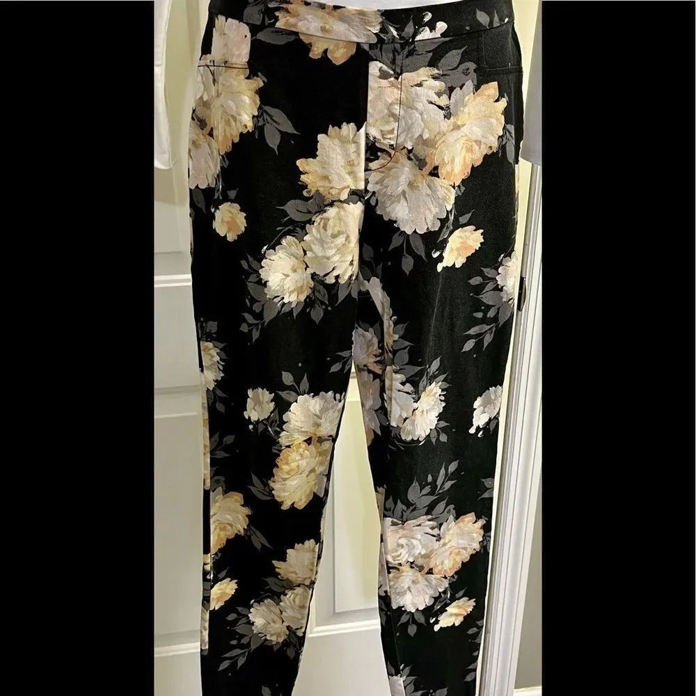 Isaac Mizrahi Live 24/7 Stretch Floral Printed  Pants- Size 6